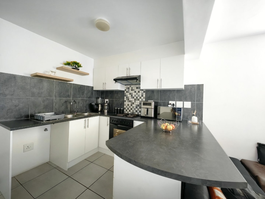 2 Bedroom Property for Sale in Stratford Green Western Cape